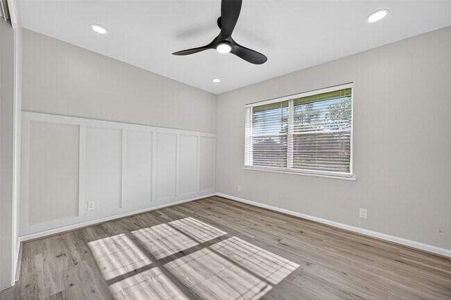Building Photo - 1803 Foxwood Rd