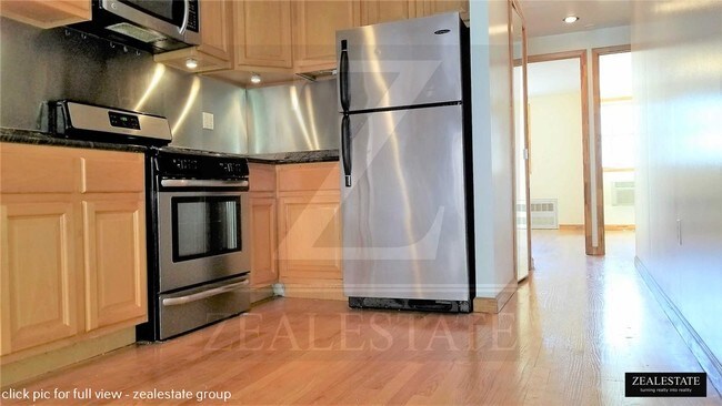 Primary Photo - 270 12th St