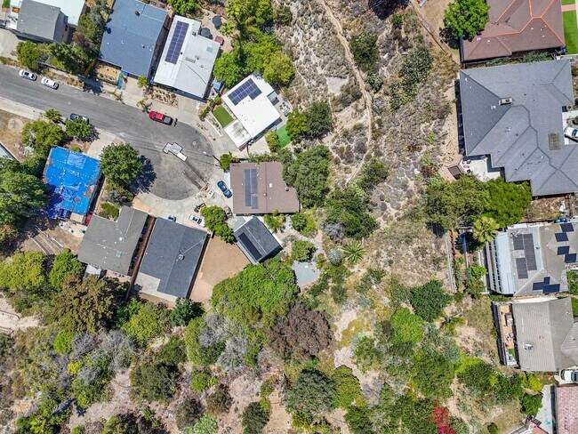 Building Photo - Serene yard tucked in the canyon!