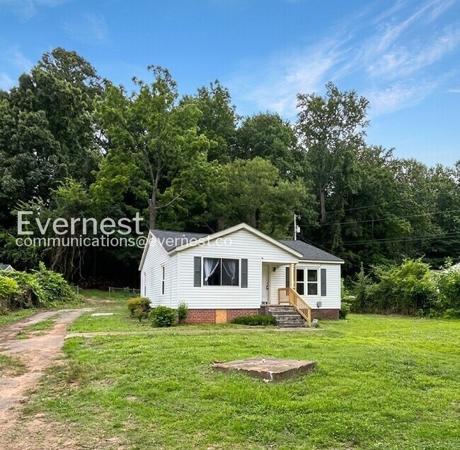 Building Photo - Simple Charm Meets Modern Comfort in Ringgold / 2 Bed & 1 Bath / Pet Friendly / Available Now!