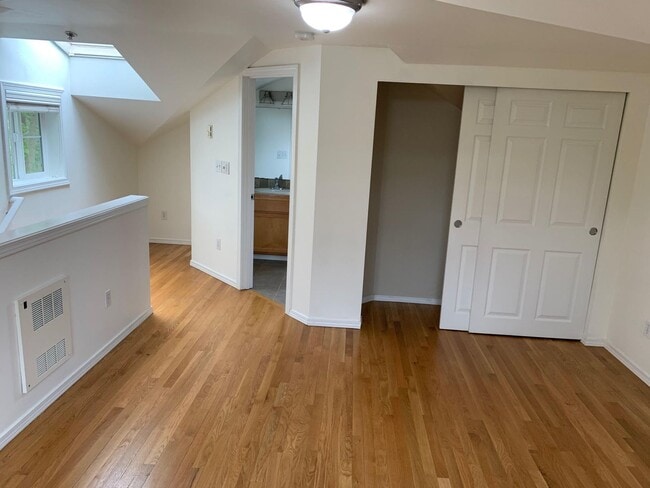 Building Photo - In the heart of Green Lake 3 bed 2.5 bath townhome for rent
