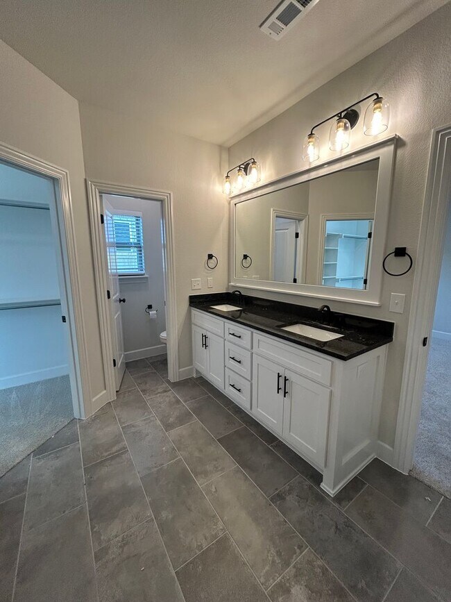 Building Photo - Beautiful Modern Home in Pea Ridge!
