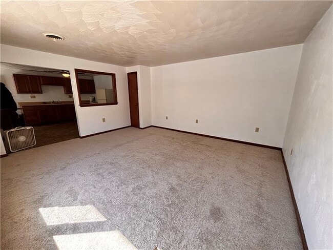 Building Photo - 2695 W Chestnut St