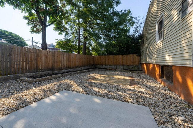 Building Photo - 513 Pershing Ave