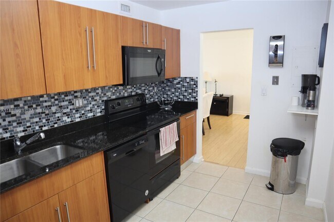 Building Photo - 3001 S Ocean Dr