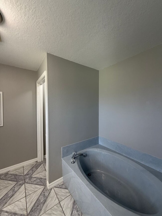 Building Photo - Morriston - 19 ACRE HIDDEN GEM!! **Won't Last**