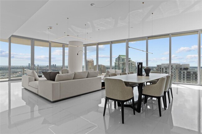 Building Photo - 300 Biscayne Blvd Way
