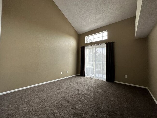 Building Photo - Beautiful 2BR Lakewood Condo with Modern C...