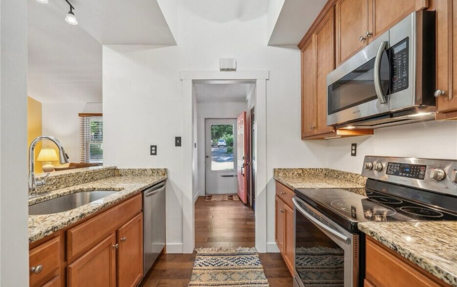 Building Photo - 7412 Newbys Ct