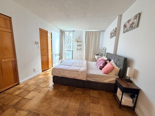 Building Photo - 77 Pond Ave