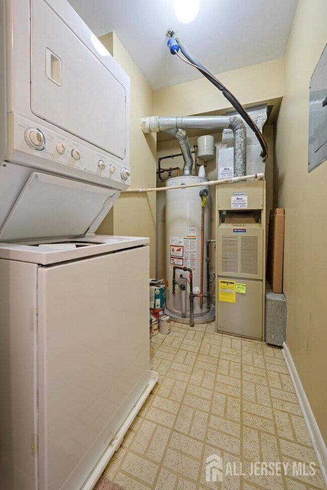 Building Photo - 103 Sequoia Ct