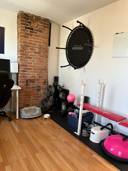 Building Photo - 33 Delle Ave