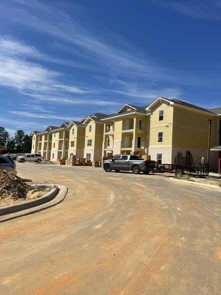 Building Photo - Magnolia Trace