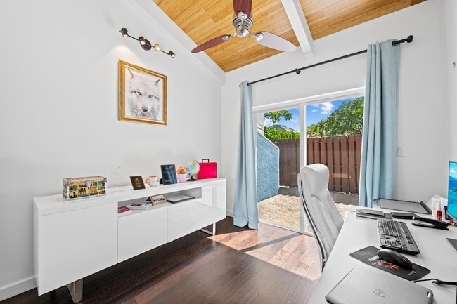 Building Photo - 219 NE 17th Ave