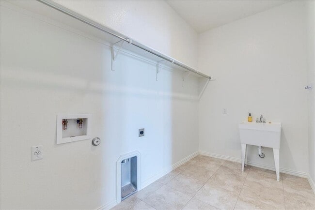 Building Photo - 1689 Cool Spring Way