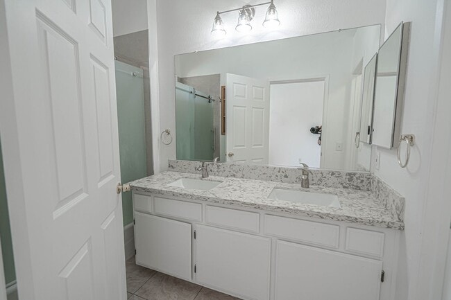 Building Photo - COMING SOON! Palisades 3 Bedroom Townhome for Rent in Stevenson Ranch!