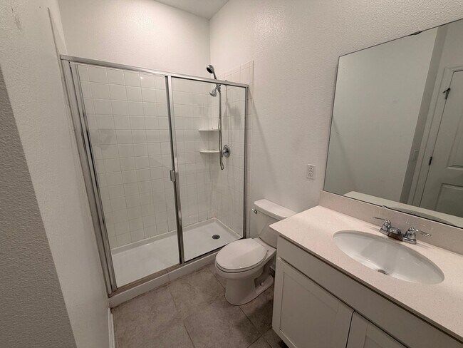 Building Photo - Rare find In-Law suite Home! Single family house with Separate entry and kitchen, laundry set!