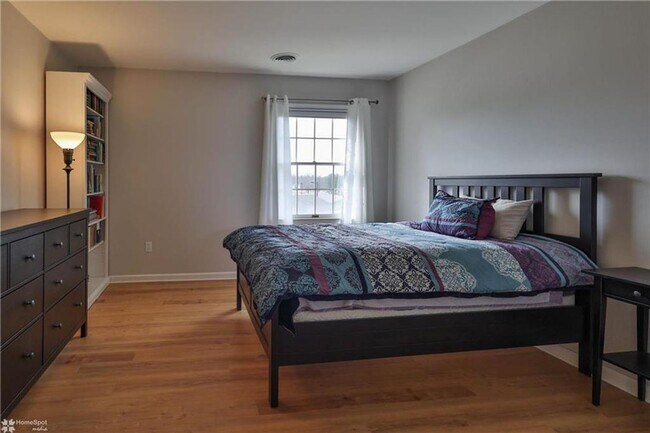 Building Photo - Beautiful 2 Bedroom Condo for Rent