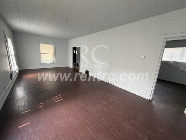 Building Photo - 9 Cronkhite-