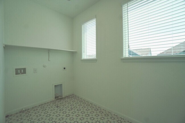 Building Photo - 1610 Iberville Dr