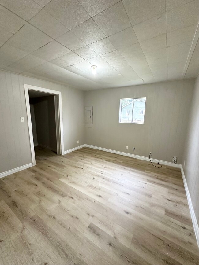 Building Photo - 113 Fred St