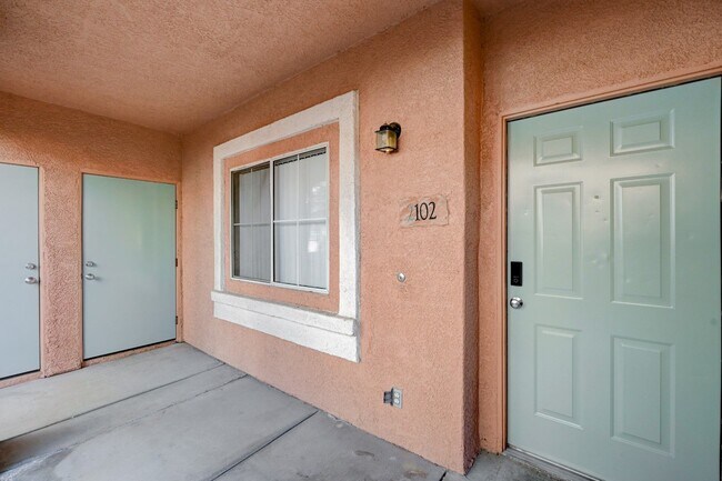 Building Photo - Beautifully Designed 2 Bedroom Condo in North Summerlin!
