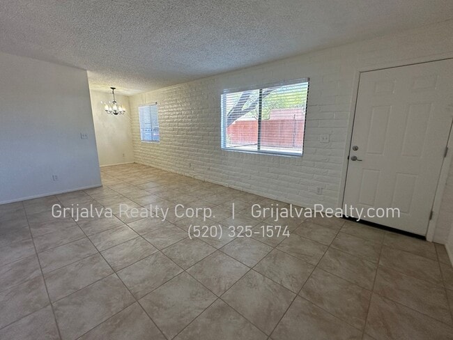 Building Photo - 2838 N Sparkman Blvd