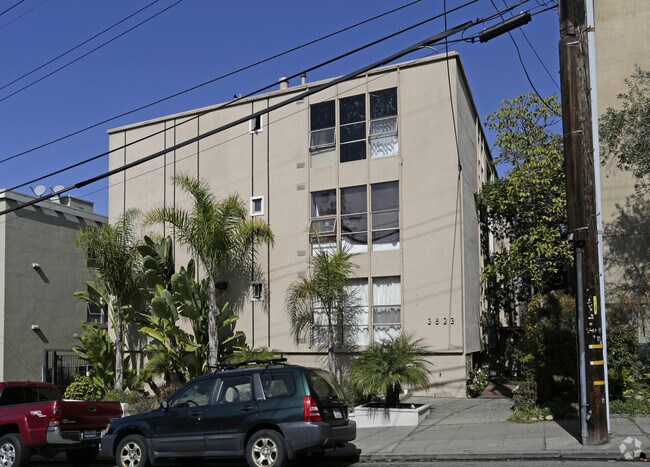 Building Photo - Harrison Manor