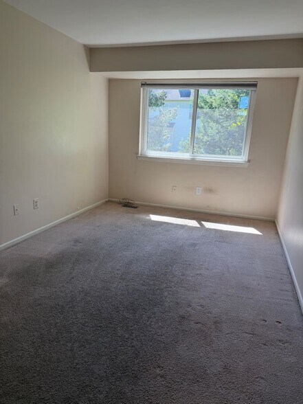 Building Photo - 706 Bismark Way