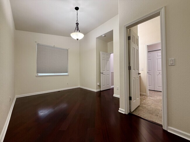 Building Photo - 653 Millet Cir