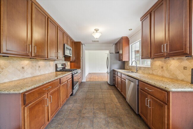 Building Photo - 10 Pom Ct