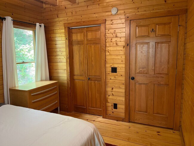 Building Photo - Beautiful 3/2 Mountain Home Rental!