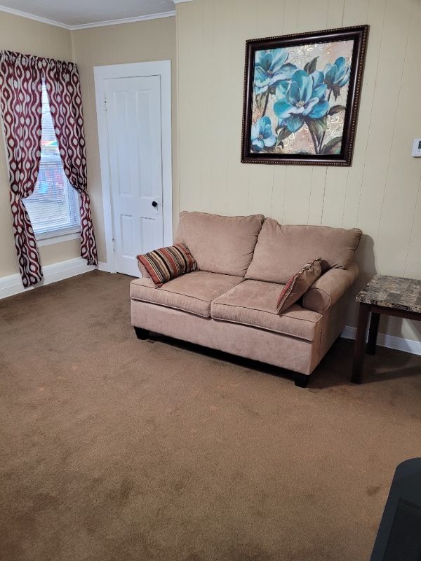 Building Photo - 841 Parkview St NE