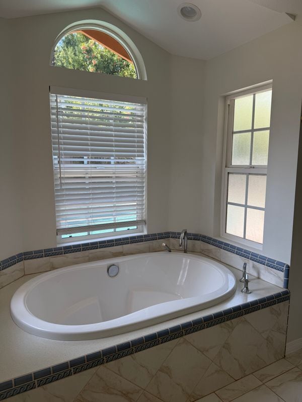 Building Photo - 1279 Clayford Ave