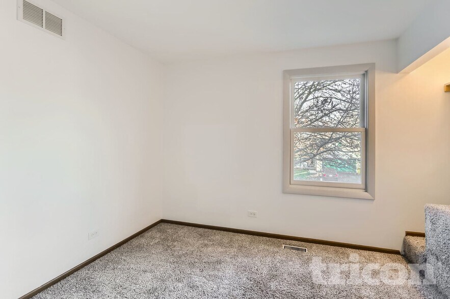 Building Photo - 1419 Farrington Ln