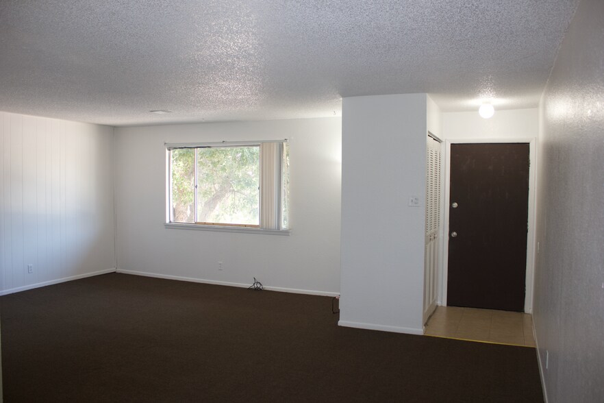 Building Photo - 21 Douglas Ln