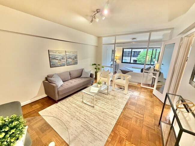 Building Photo - FREE RENT!  Unique Studio in Foggy Bottom with Solarium Near GW University and Hospital. An Excep...