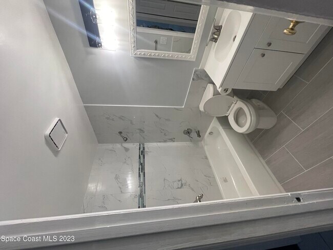 Building Photo - 146 Richardson St SE