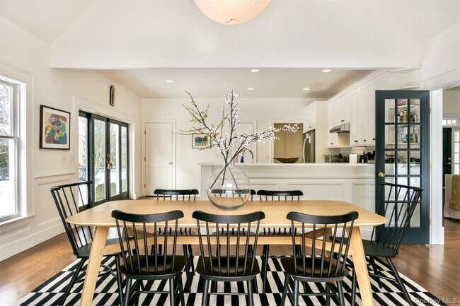 Building Photo - 70 S Country Rd