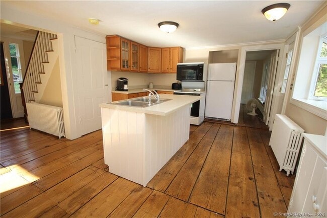 Building Photo - 2 Molzon Ln
