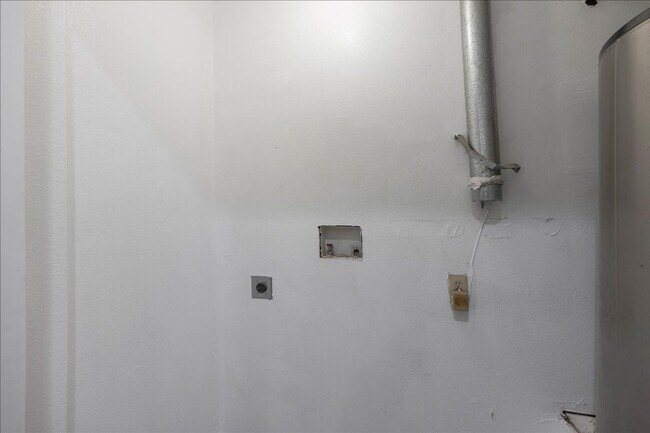 Building Photo - Beautiful large home for Rent