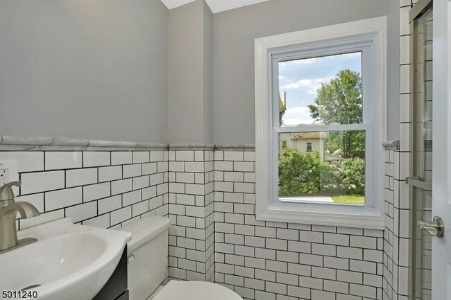 Building Photo - 619 S Main St