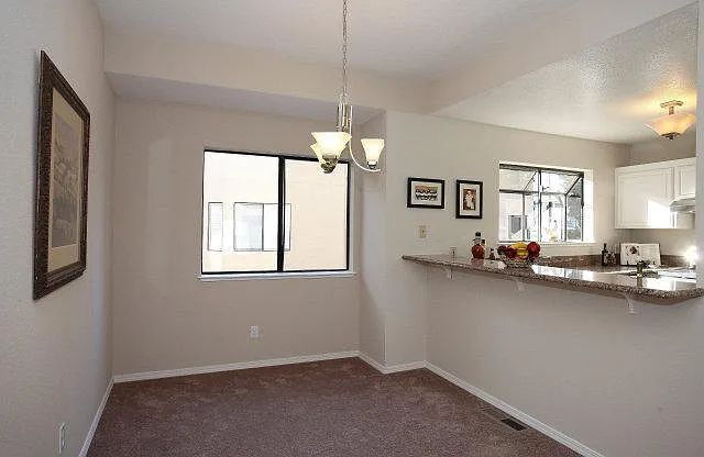 Building Photo - "Charming 2-Bed, 2-Bath Retreat in the Heart of Santa Clara!"