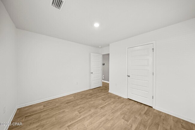 Building Photo - 123 Tiller Dr