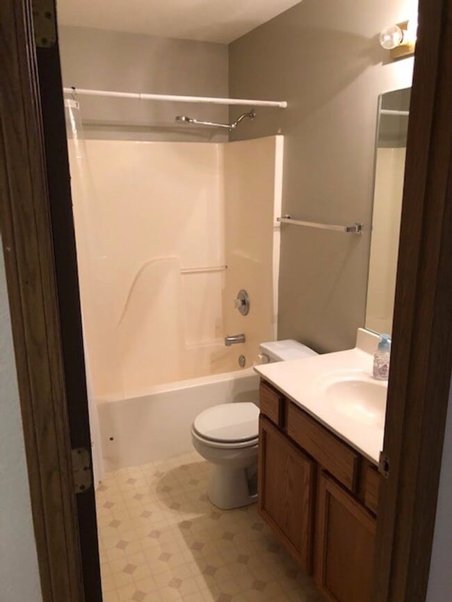 Building Photo - 4809-4811 Geyser Blvd