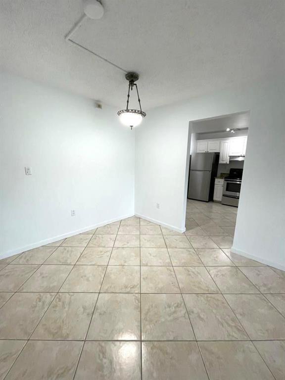 Building Photo - 711 N Pine Island Rd