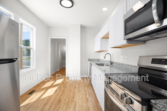 Building Photo - 1424 William St