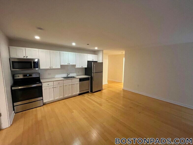 Building Photo - 40 Boylston St