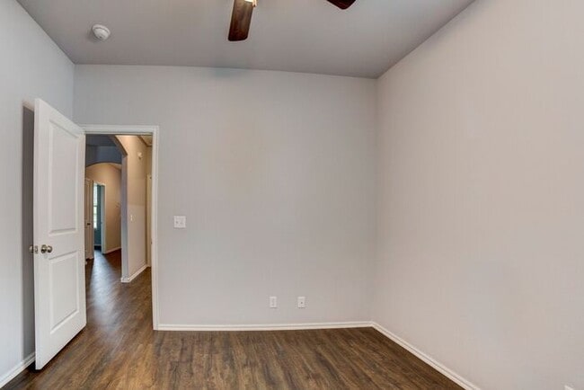 Building Photo - Unique 4/2/2 Near Downtown Tulsa!