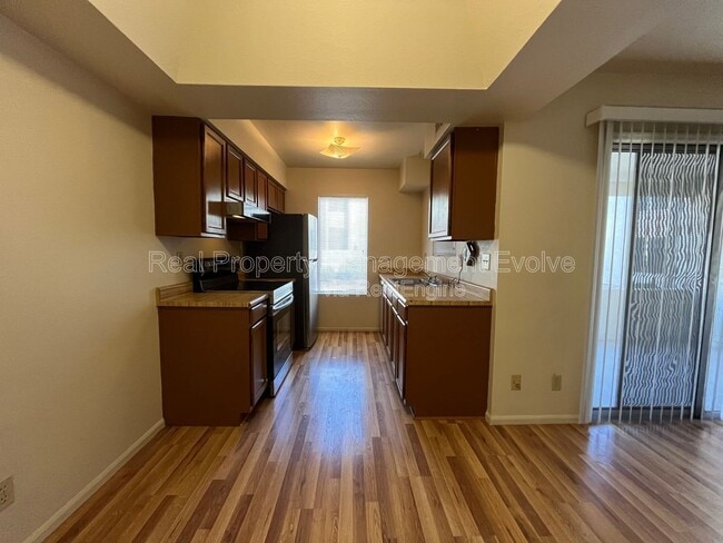 Building Photo - 10610 S 48th St